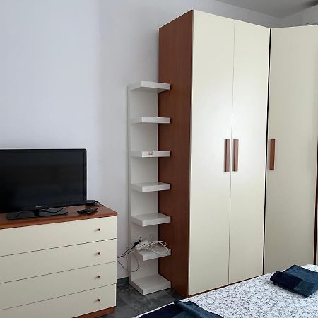 Bilocale Roggia Scagna 7 Apartamento Milão Exterior foto